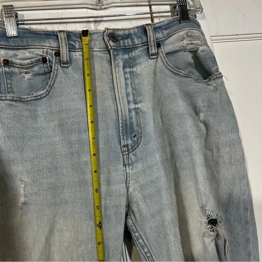 Abercrombie and Fitch Ultra High Rise Jeans Ankle Straight Light Wash Size 6 28